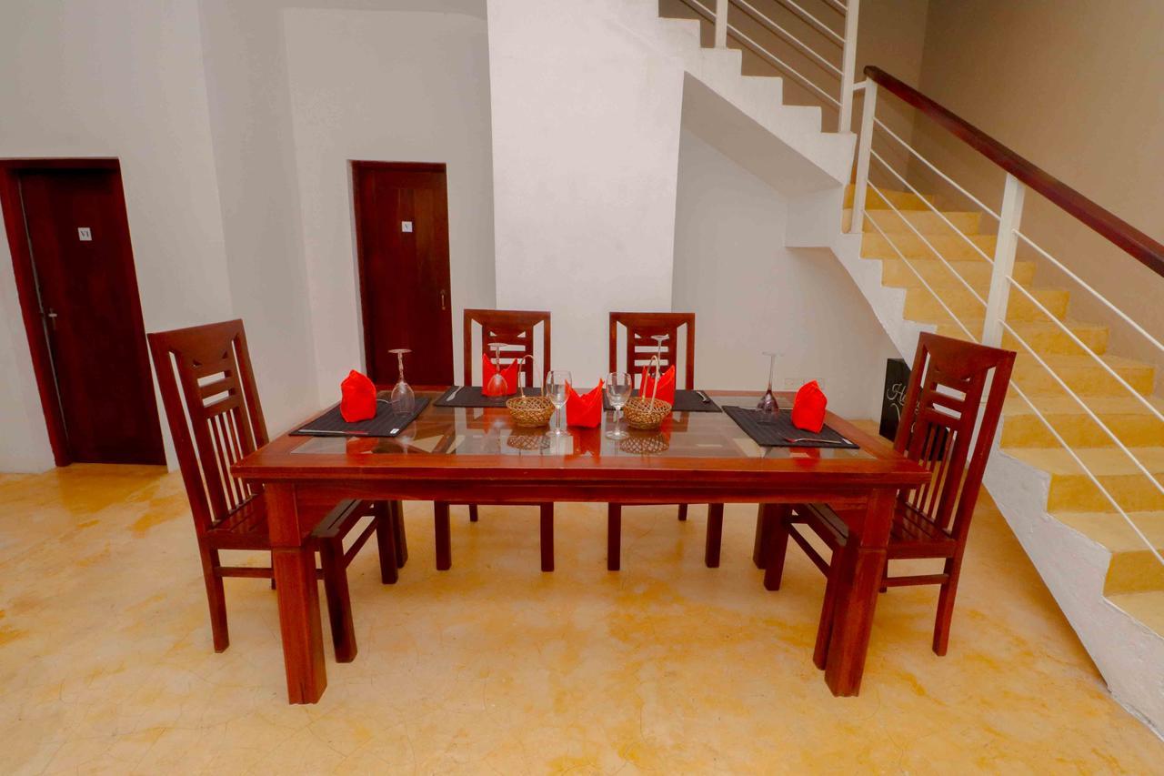 Like Mike Tourist Guest House & Restaurant Negombo Exterior photo
