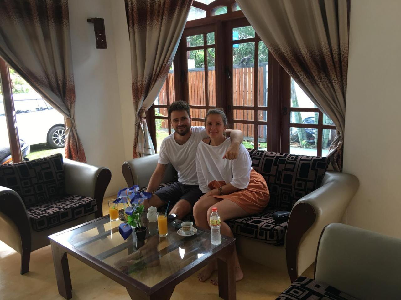 Like Mike Tourist Guest House & Restaurant Negombo Exterior photo