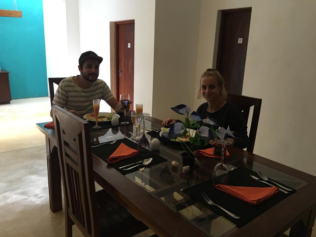 Like Mike Tourist Guest House & Restaurant Negombo Exterior photo