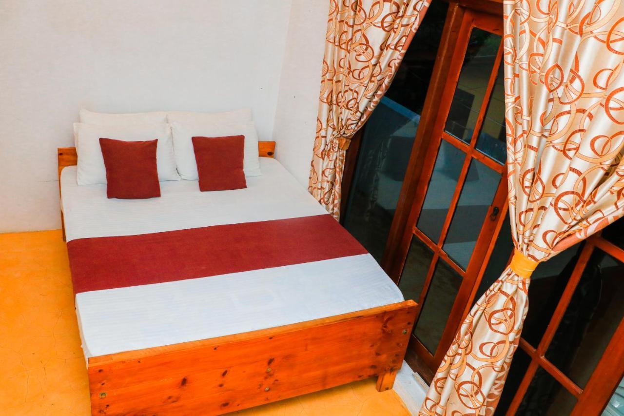 Like Mike Tourist Guest House & Restaurant Negombo Exterior photo