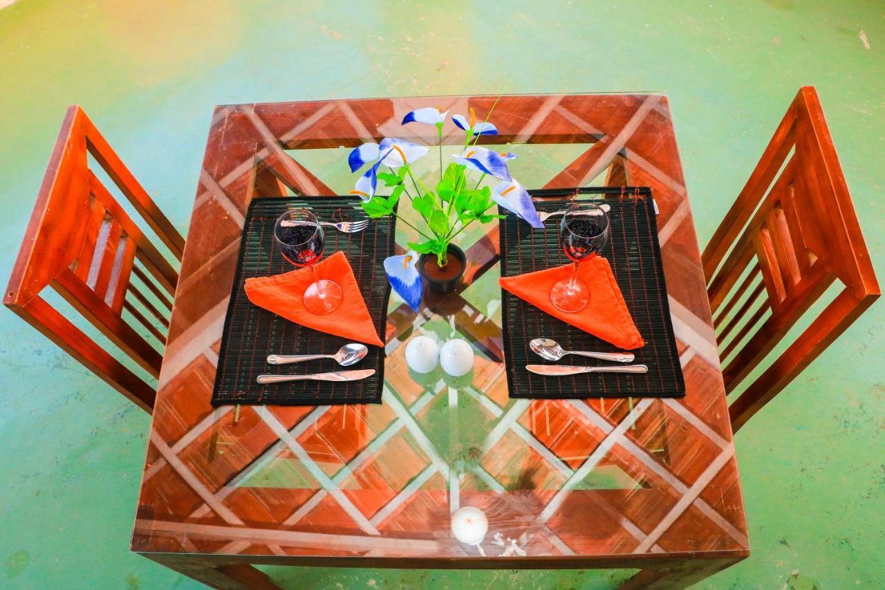 Like Mike Tourist Guest House & Restaurant Negombo Exterior photo