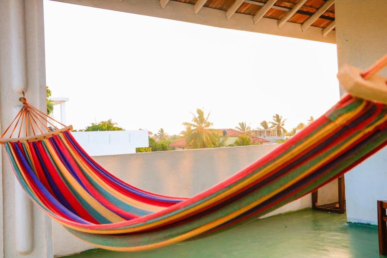 Like Mike Tourist Guest House & Restaurant Negombo Exterior photo
