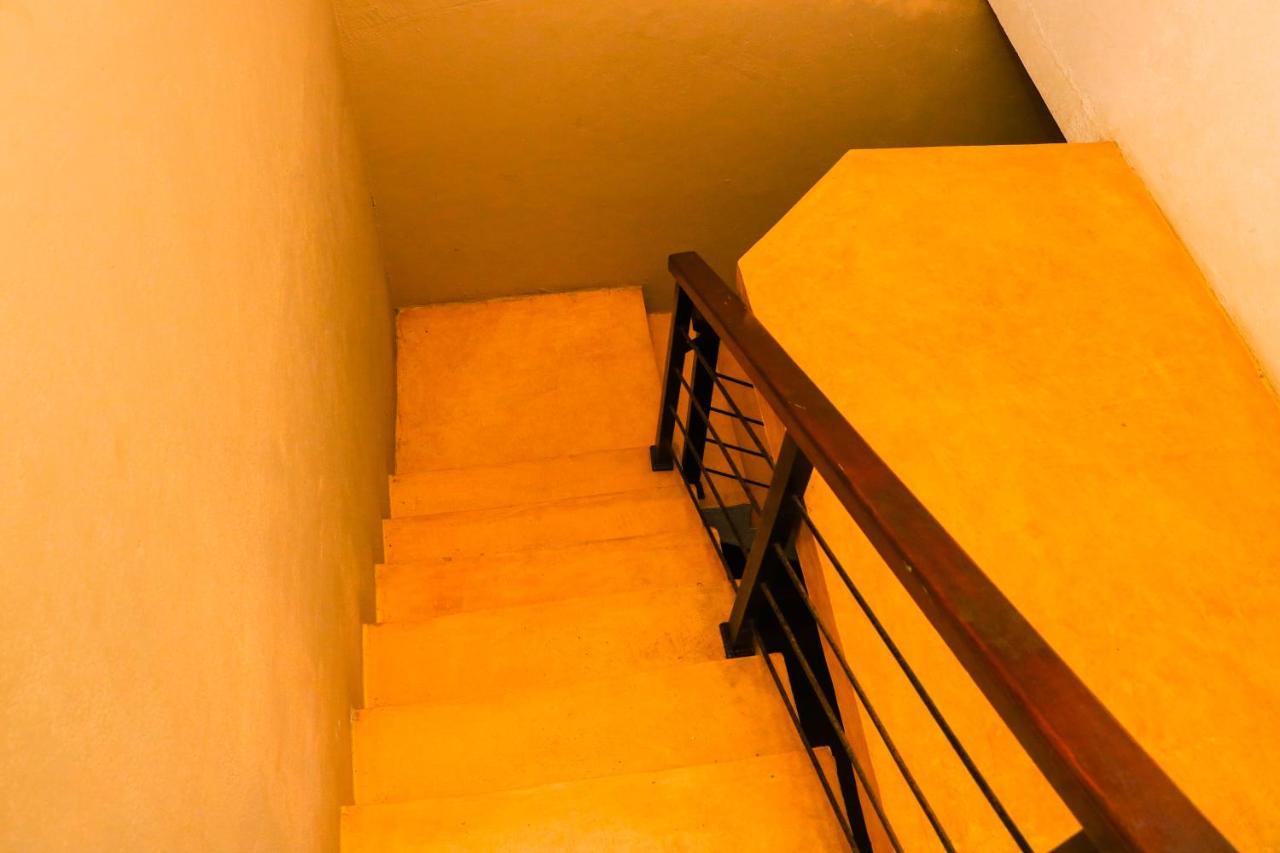 Like Mike Tourist Guest House & Restaurant Negombo Exterior photo