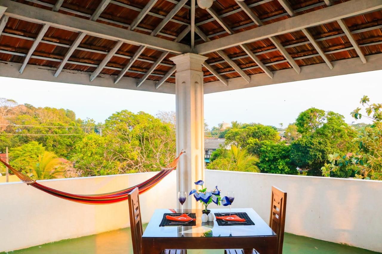 Like Mike Tourist Guest House & Restaurant Negombo Exterior photo