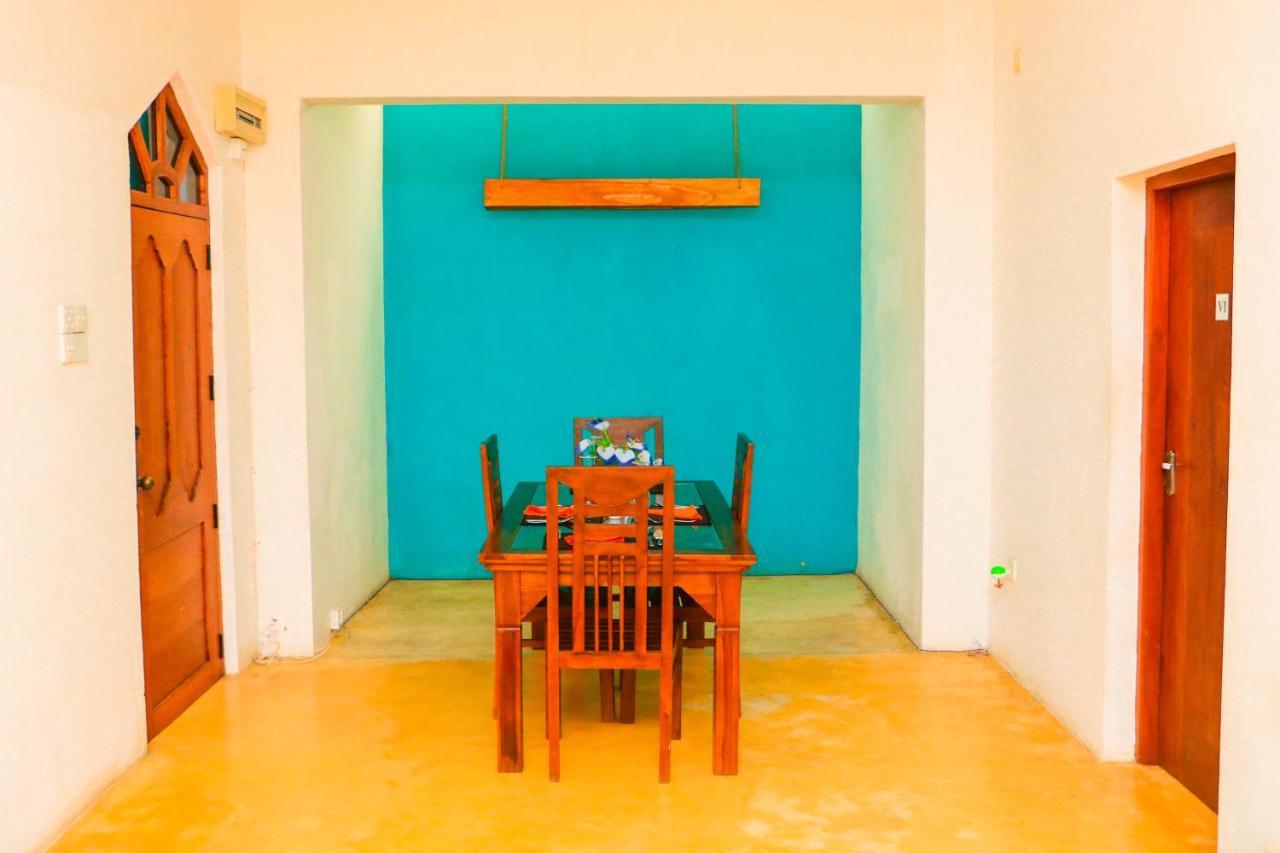 Like Mike Tourist Guest House & Restaurant Negombo Exterior photo