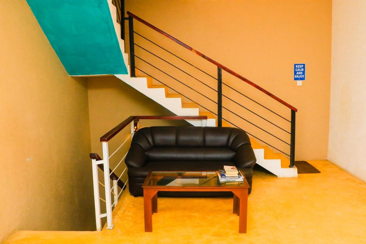 Like Mike Tourist Guest House & Restaurant Negombo Exterior photo
